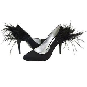 NWOB, Nina - Xorina feather pumps in black, 5/5.5